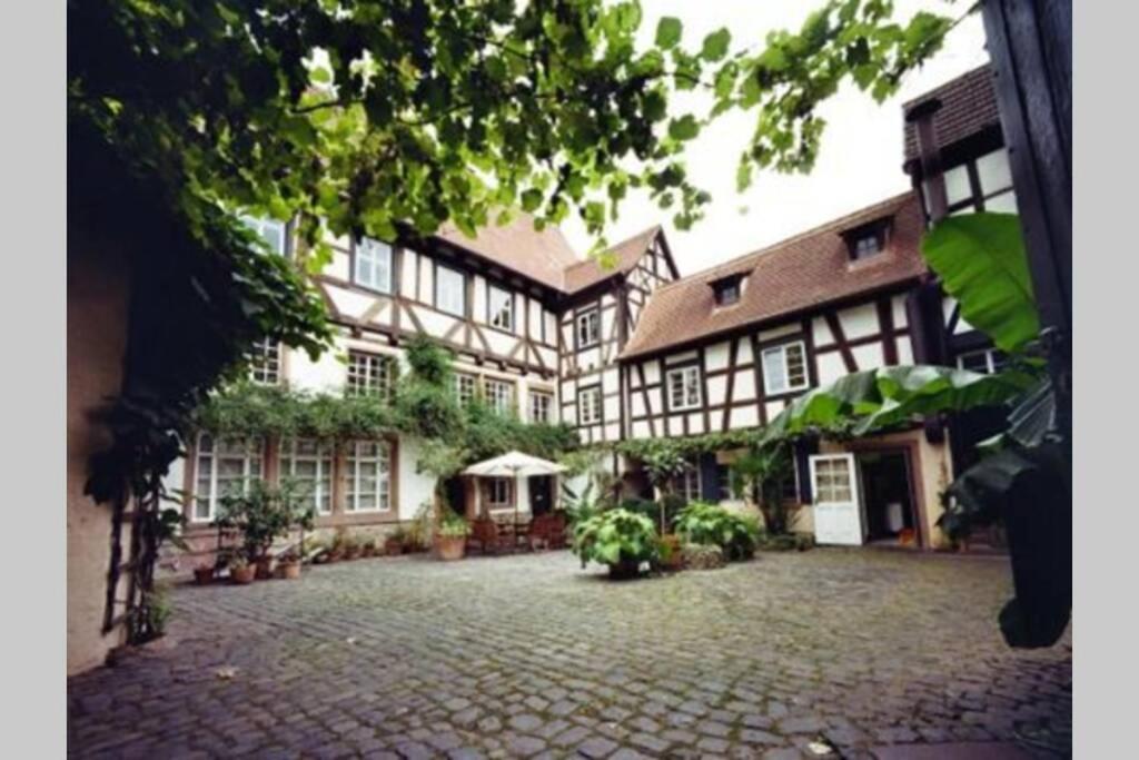 Historischer Adelshof Am Marktplatz, Atelier 70 M² Weinheim Exterior photo
